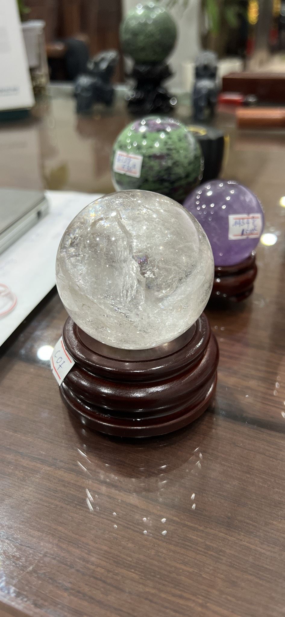 Màu sắc của quả cầu thạch anh