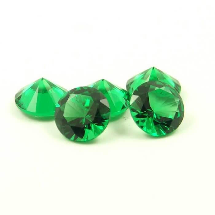 spinel màu xanh lá cây