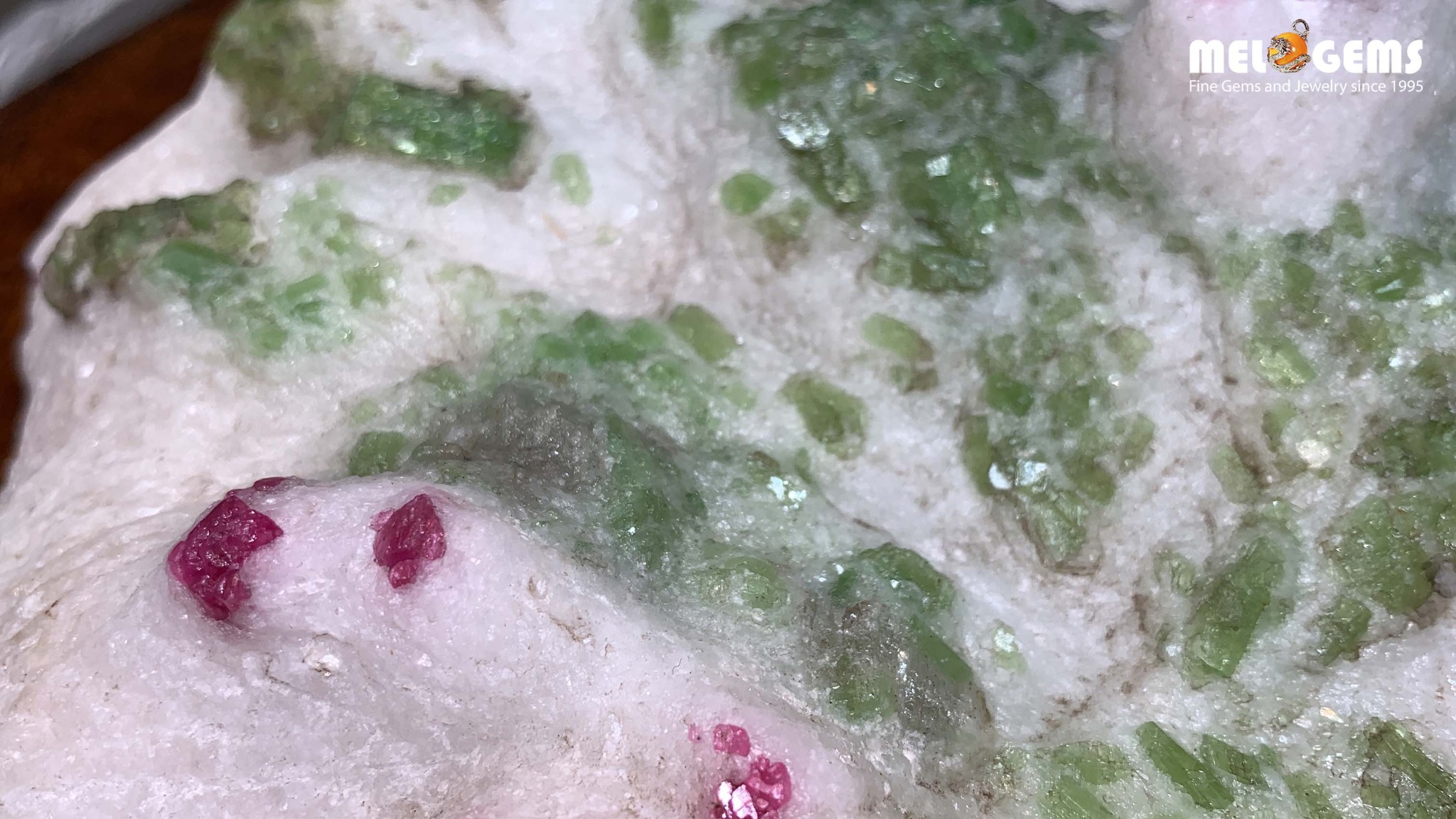 cay_tinh_the_da_ruby_do_va_ngoc_luc_bao_luc_yen_3_58f1c577dfa84d66a4258d93e5eae312.jpg cay tinh the da ruby do va ngoc luc bao luc yen 3 58f1c577dfa84d66a4258d93e5eae312