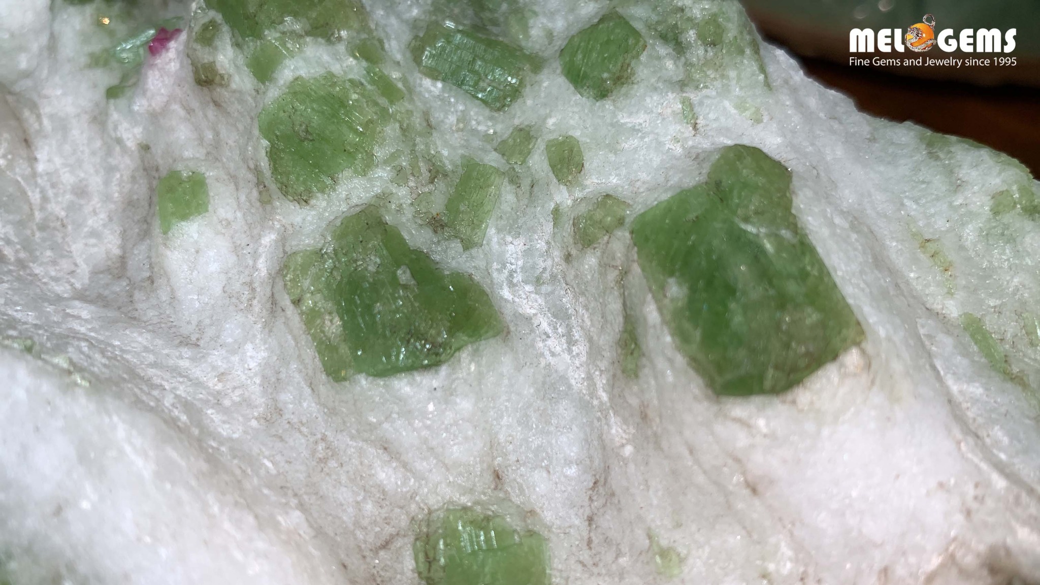 cay_tinh_the_da_ruby_do_va_ngoc_luc_bao_luc_yen_7_76c37072f4e1483a9afb201b3e71ad41.jpg cay tinh the da ruby do va ngoc luc bao luc yen 7 76c37072f4e1483a9afb201b3e71ad41