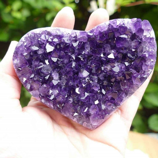 Đá thạch anh tím tự nhiên