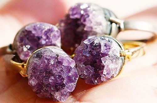 Tiêu chí đánh giá đá phong thuỷ tốt: màu sắc 