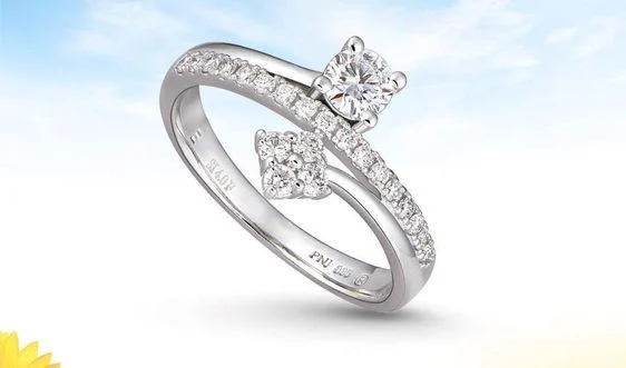 Mua trang sức đá quý ở cửa hàng uy tín