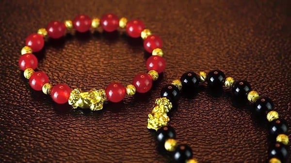 Lợi ích của đá phong thủy đối với người đeo