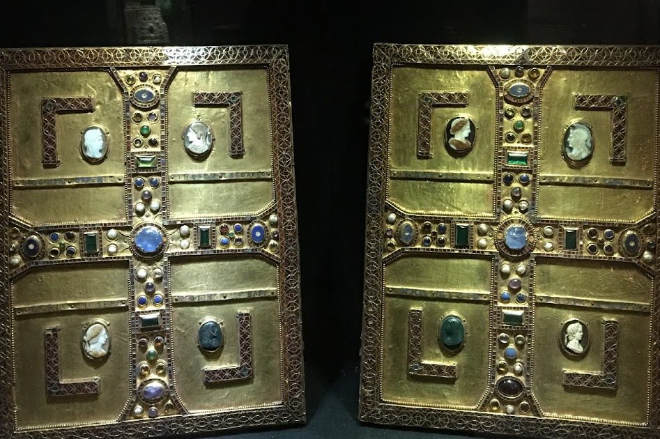 Cuon sach phuc am duoc nam da quy cua Theodelina