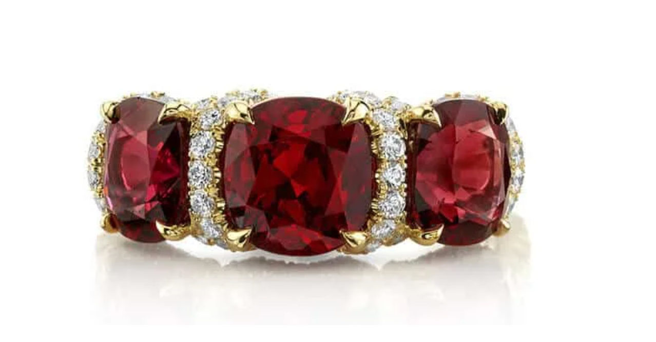 Nhan gan da spinel do Mien Dien