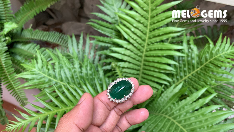 Emerald 18k Gold Ring With Diamonds 7