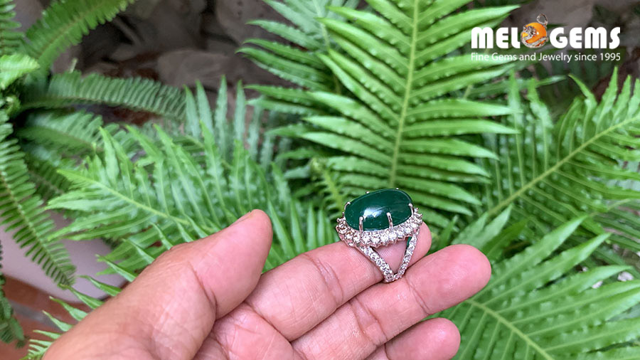 Emerald 18k Gold Ring With Diamonds 8