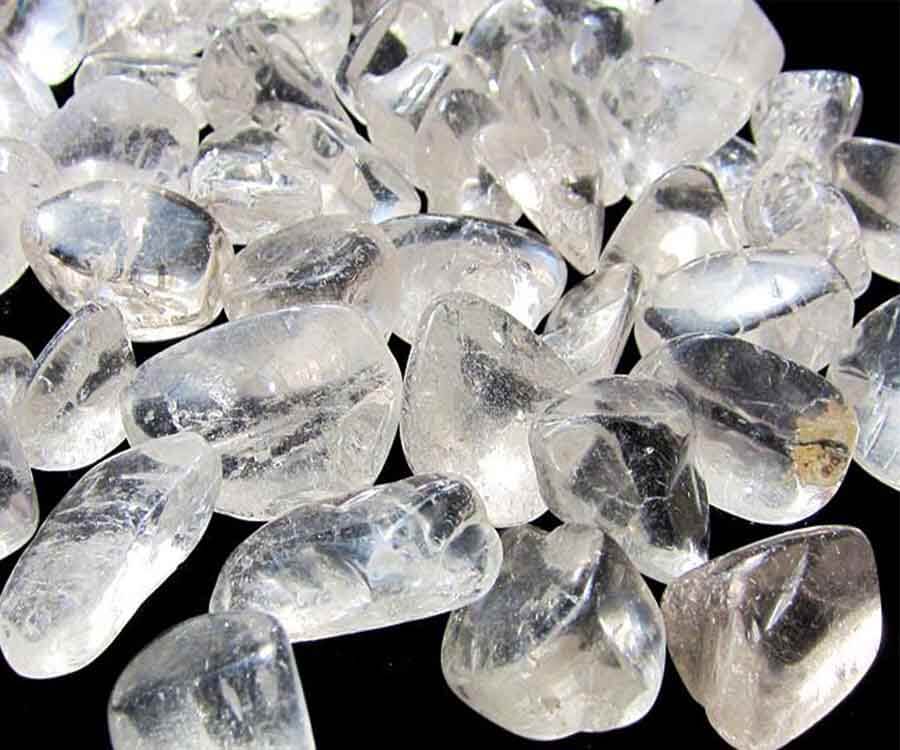 Các đặc tính vật lý cơ bản của thạch anh trắng là gì?