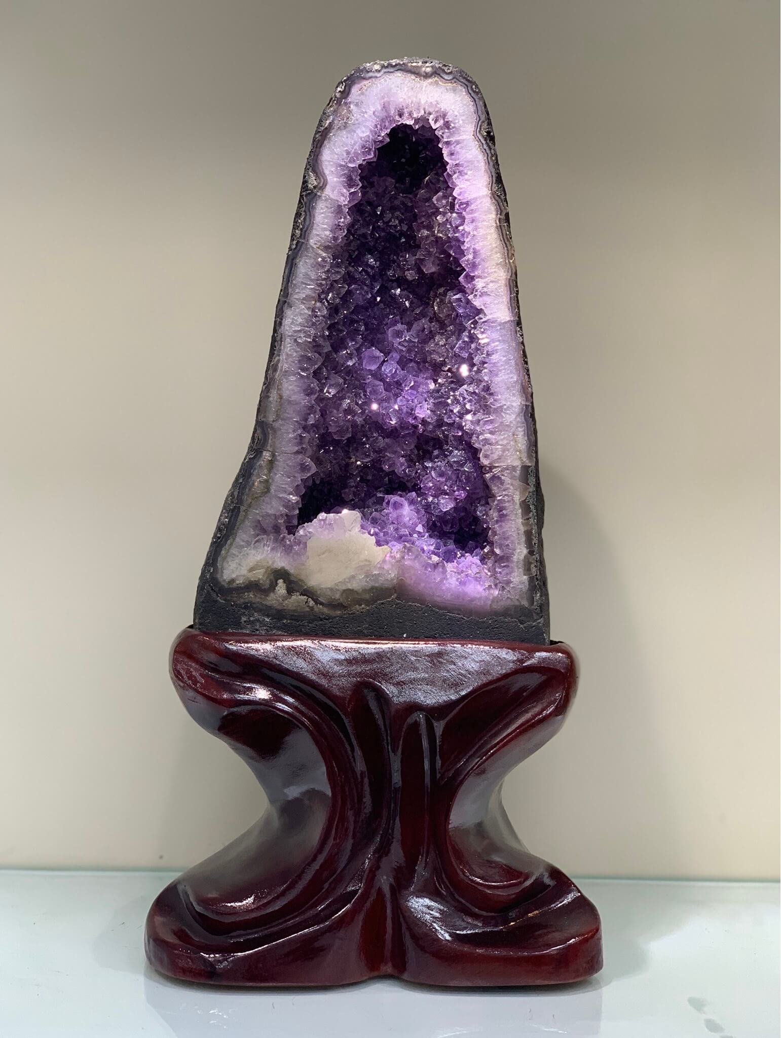 Hang đá Thạch Anh tím là gì?