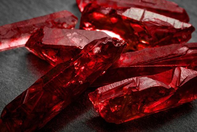 giá đá ruby đỏ tự nhiên