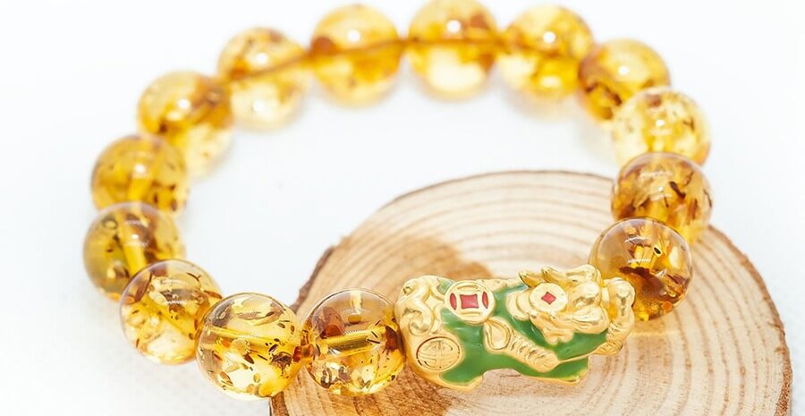 Người mệnh kim đeo vòng tay tỳ hưu 