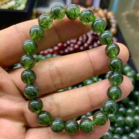 Vòng đá phong thủy Ất Tỵ thạch anh màu xanh lục