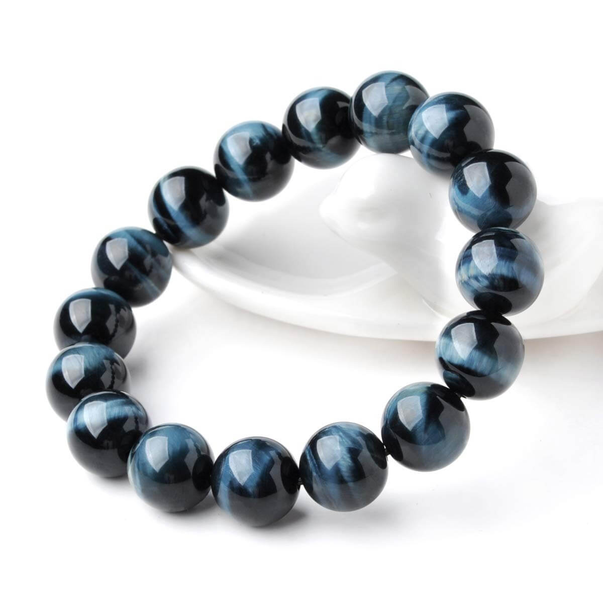 Vòng tay phong thuỷ cho mệnh Thủy