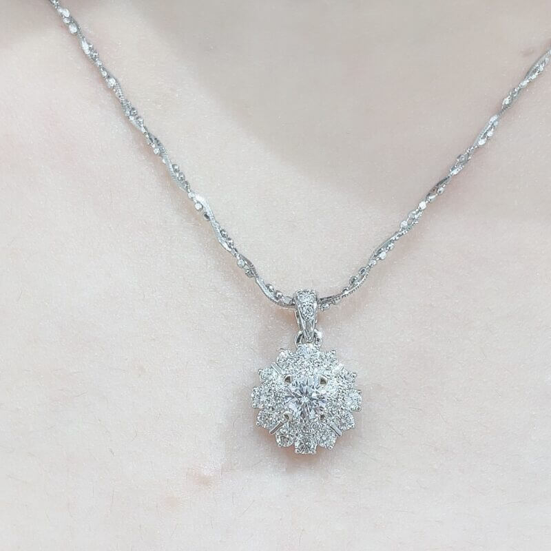 Các kiểu mặt dây chuyền được yêu thích hiện nay: Mặt kim cương