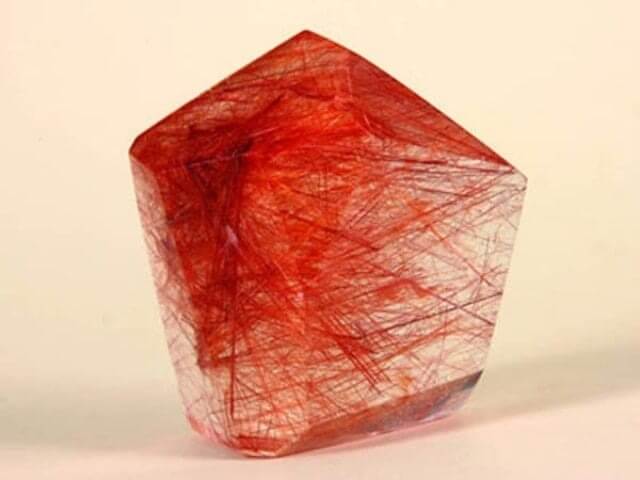 Thạch anh tóc đỏ hợp với mệnh gì?