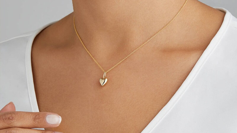 Tiêu chí chọn mua dây chuyền vàng cho nữ: Phù hợp chiều cao