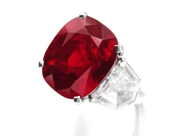 Viên đá quý The Sunrise trở thành viên Ruby hồng ngọc đắt nhất thế giới