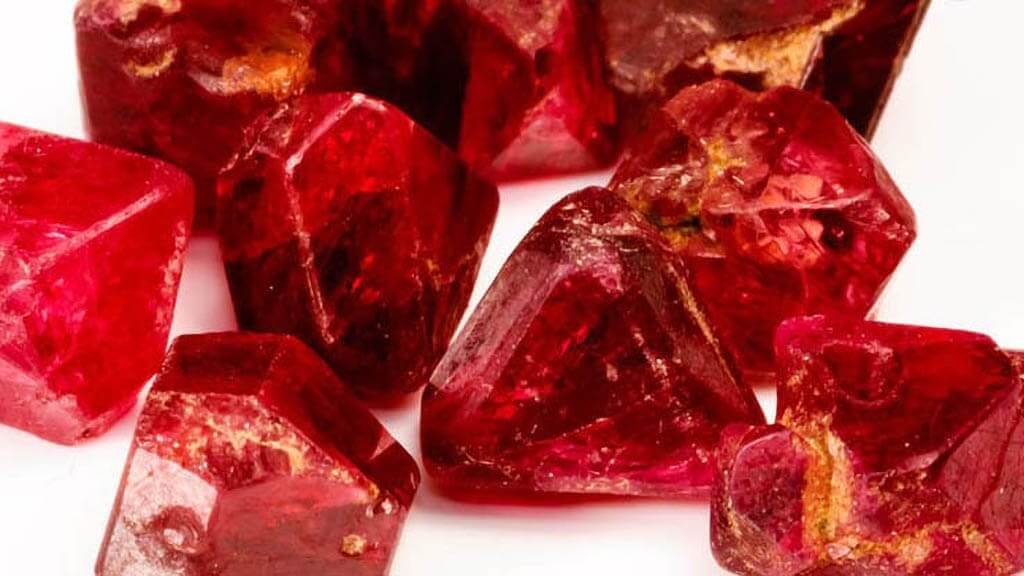 các loại đá quý theo tháng sinh: tháng 1