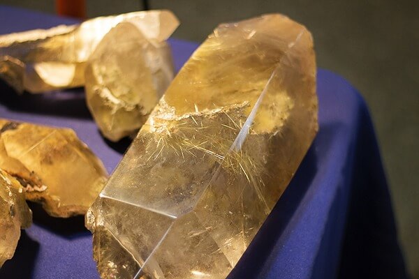 Công dụng của các loại đá thạch anh: Thạch anh tóc vàng