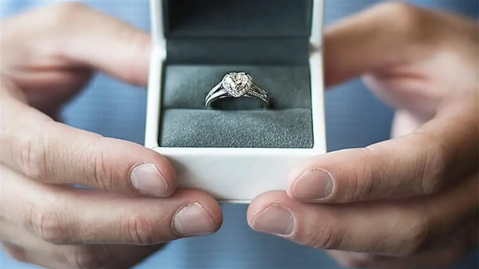 Chọn nhẫn đính hôn phù hợp với phong cách thời trang của nam