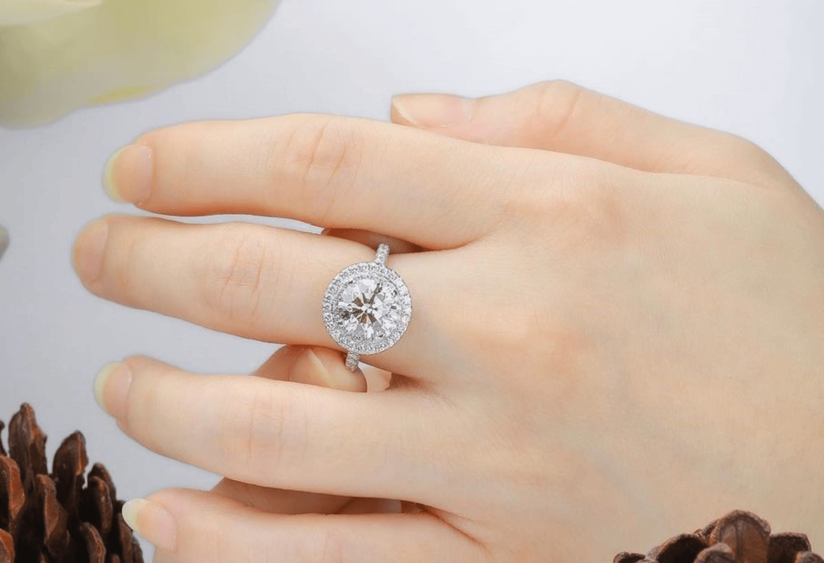 nhẫn đính hôn giá bao nhiêu cần căn cứ vào mẫu mã của chiếc nhẫn đính hôn