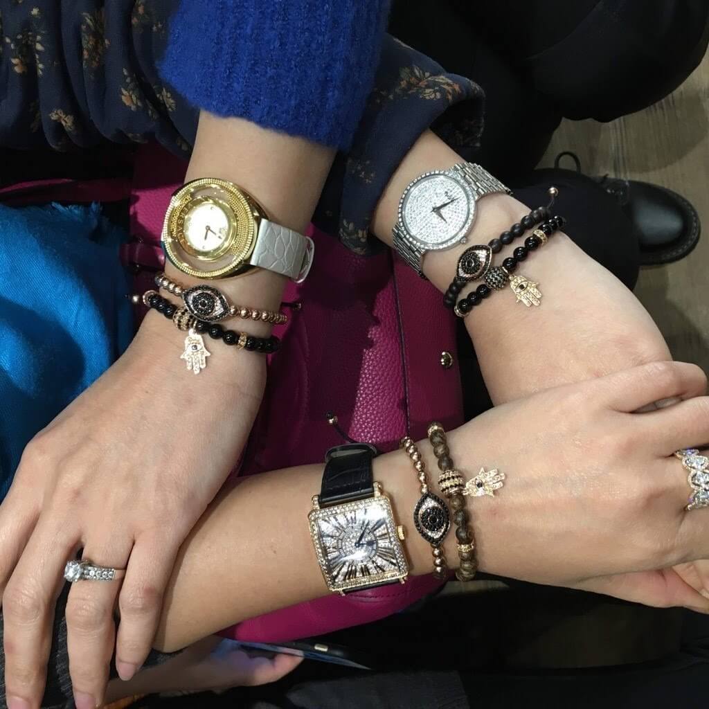 những điều kiêng kỵ khi đeo vòng phong thuỷ: Không nên đeo đồng thời nhiều loại vòng phong thủy