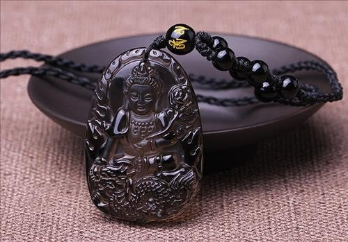 Có nên đeo dây chuyền mặt Phật trên người?