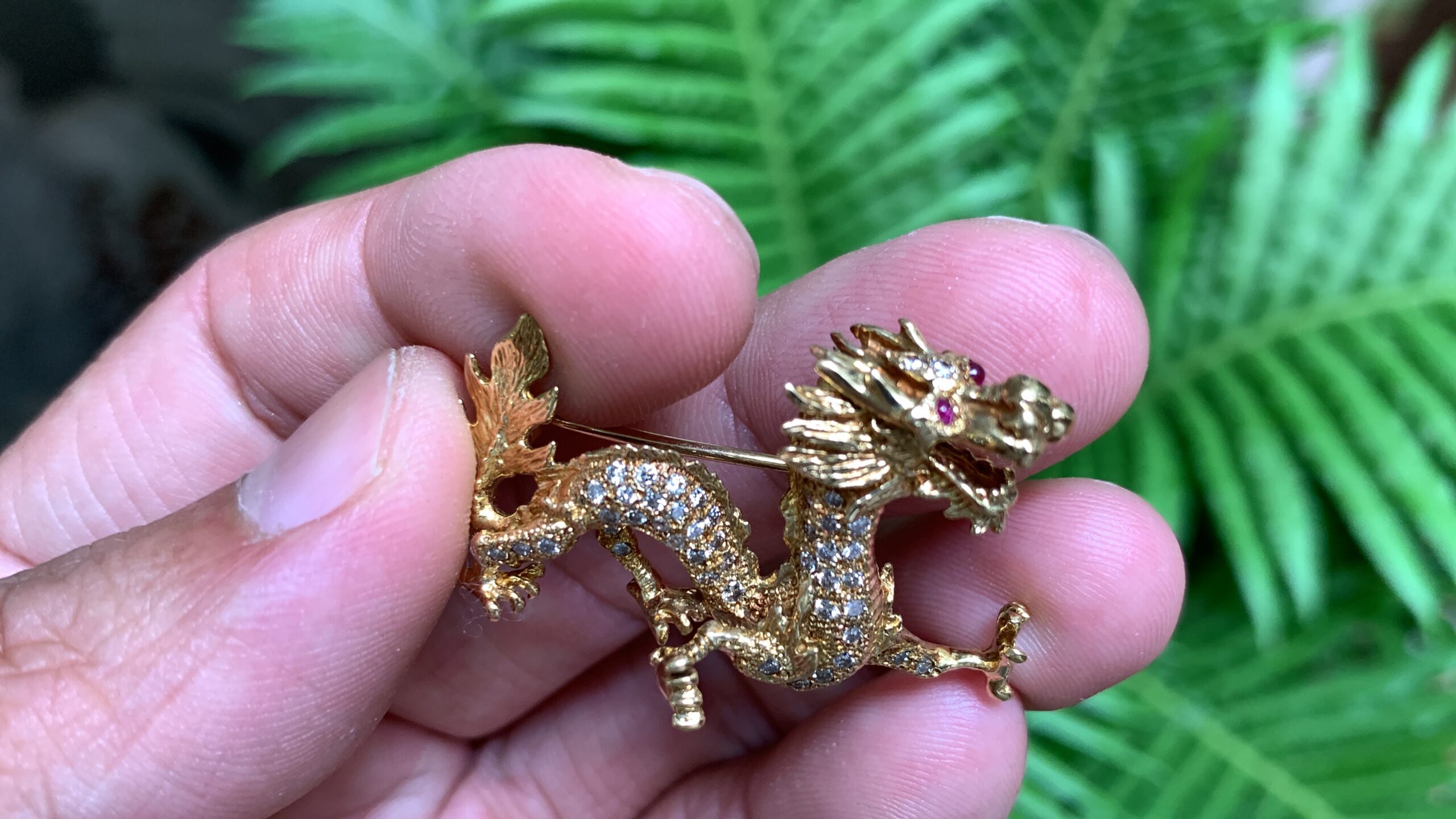 Cài Áo Vàng 18 Hình Rồng Đính Ruby Và Kim Cương CA0016 6 IMG 5989 scaled