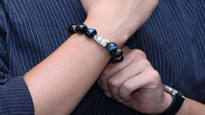 Khi nào nên đeo vòng phong thủy ở bên tay phải?