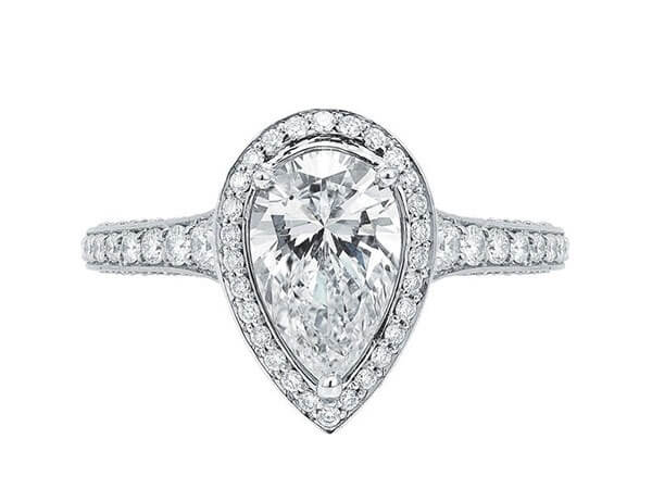 Nhẫn cầu hôn có thiết kế hình quả lê