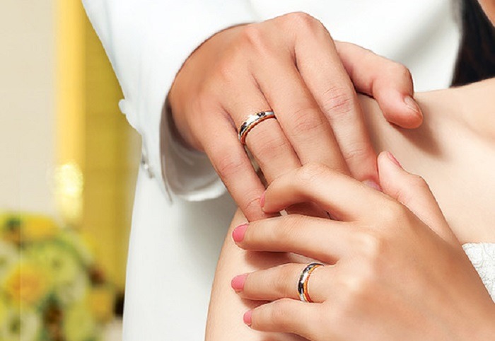Nhẫn cưới là một minh chứng cho sự gắn kết vững chắc 