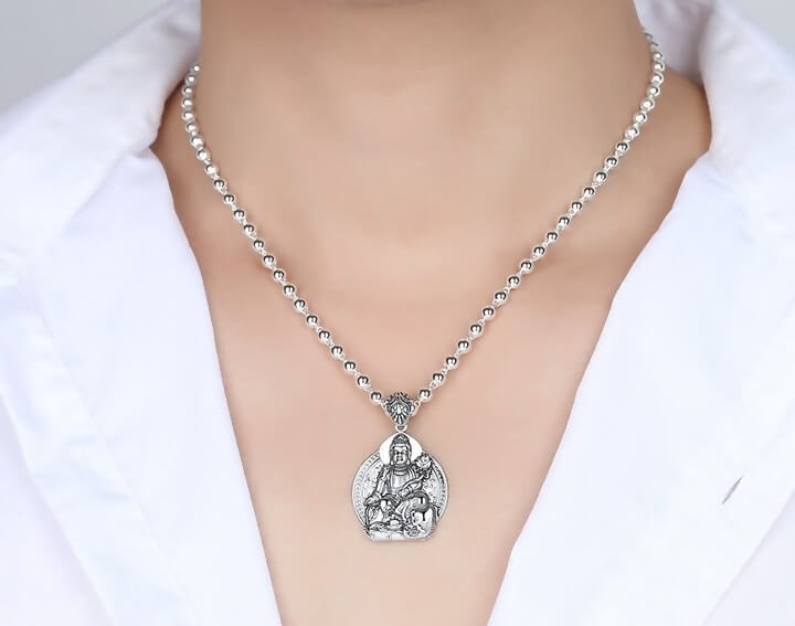 có nên đeo dây chuyền mặt phật