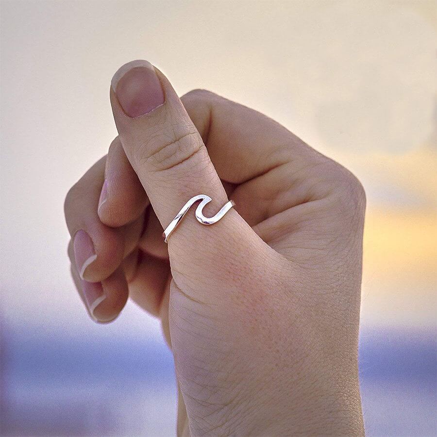 ý nghĩa của nữ đeo nhẫn trên ngón cái