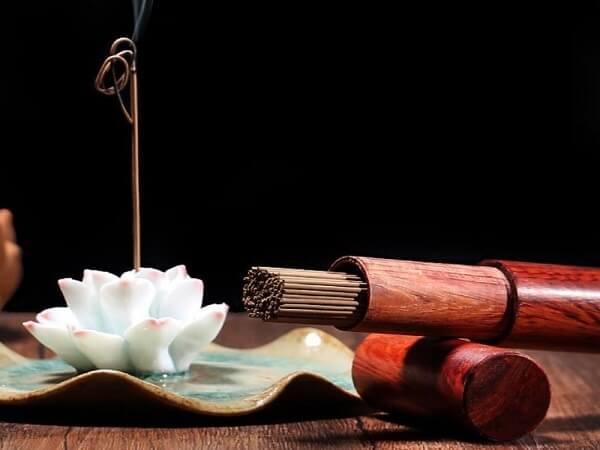 Các loại trầm hương đốt gồm Nhang trầm hương đốt