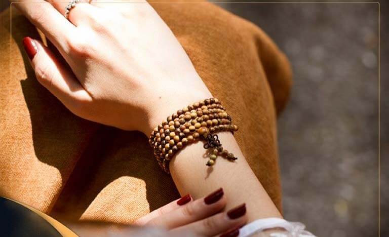 Lưu ý khi đeo vòng trầm hương tự nhiên