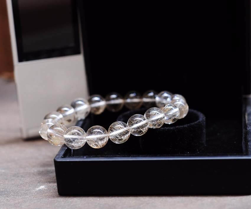 Sinh năm 1984 hợp đá màu gì: màu trắng