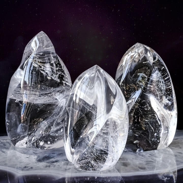 Tuổi Tân Tỵ đeo đá màu gì hợp: màu trắng thạch anh