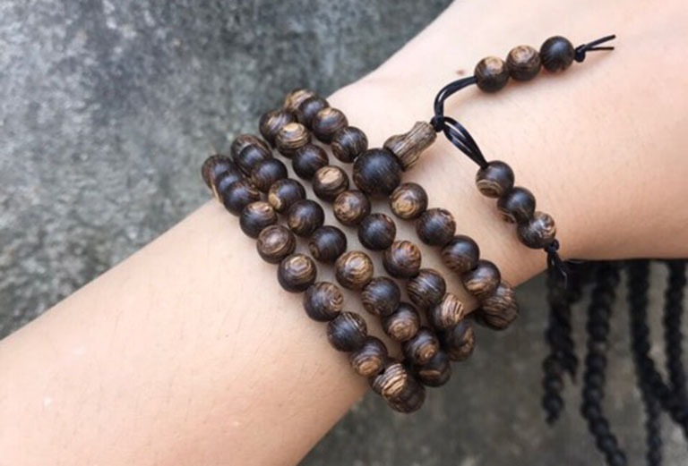 Có nên đeo vòng tay Trầm Hương 