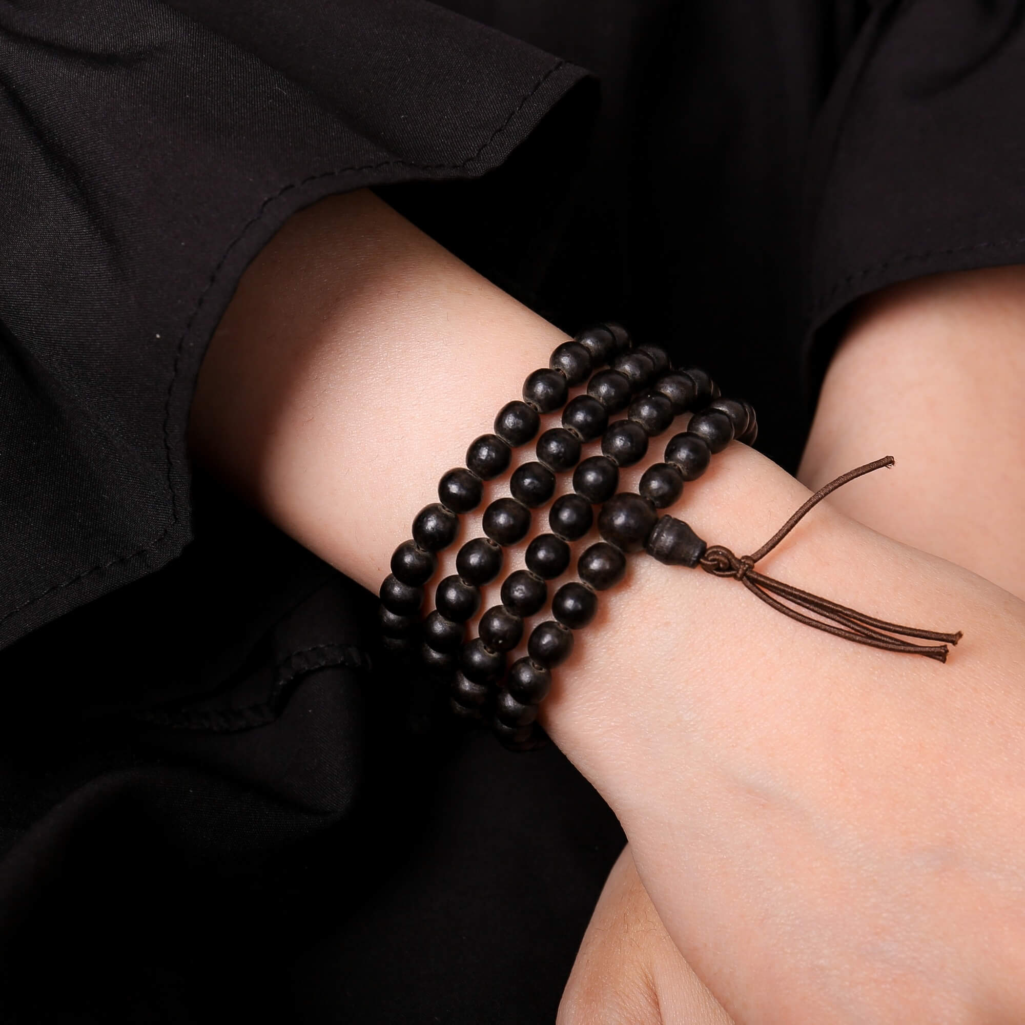 Vòng trầm hương 108 hạt hợp mệnh Thuỷ