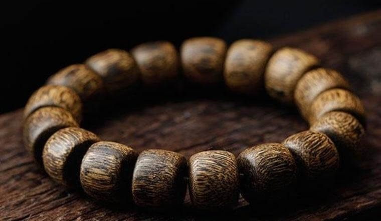 vòng tay trầm hương