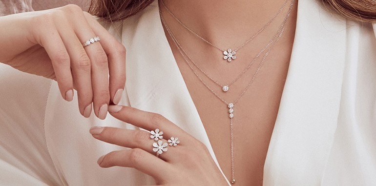 Liệu Vàng Ý 750 có thuộc loại vàng trắng hay không?