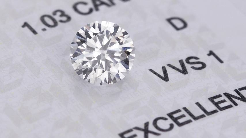 Lựa chọn bông tai kim cương VVS1