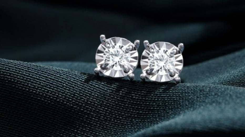 Lựa chọn bông tai kim cương có giá dưới 15 triệu?