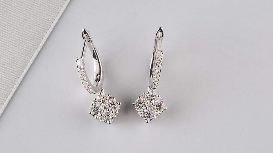 Yếu tố liên quan đến thương hiệu quyết định giá trị của bông tai hột xoàn