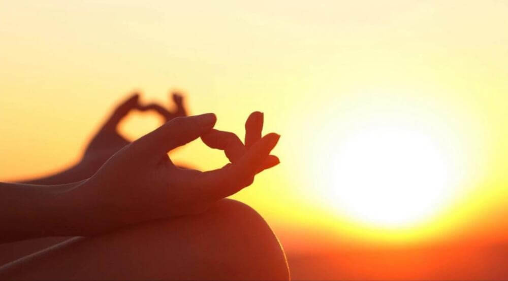 đeo ngọc trai có tác dụng gì: Đem lại sự bình an và sự tĩnh lặng