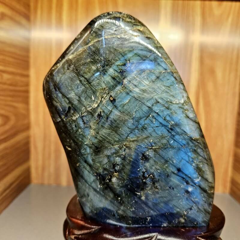 Bí ẩn đá hắc nguyệt quang