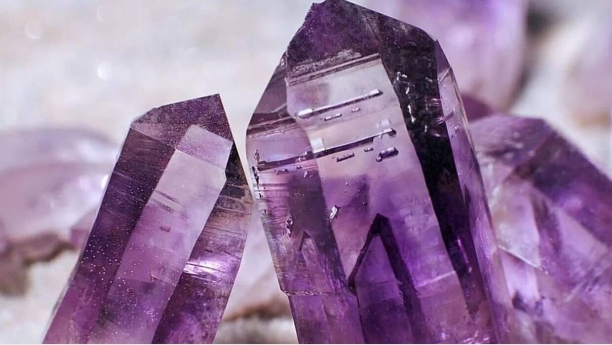 Cách nhận biết thạch anh tím chính hãng: Kiểm tra độ trong suốt