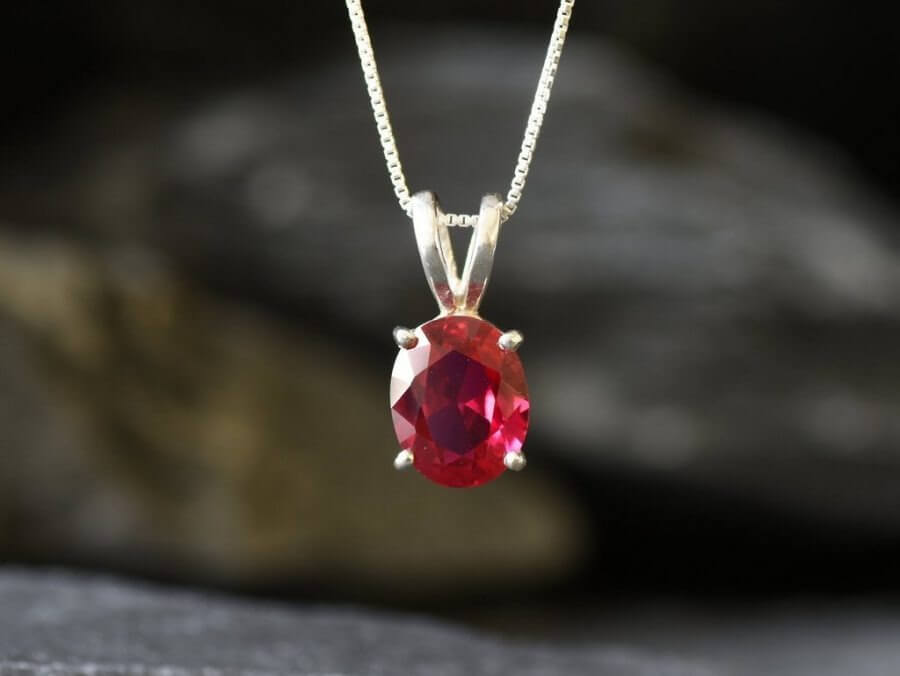 Dây chuyền từ đá quý