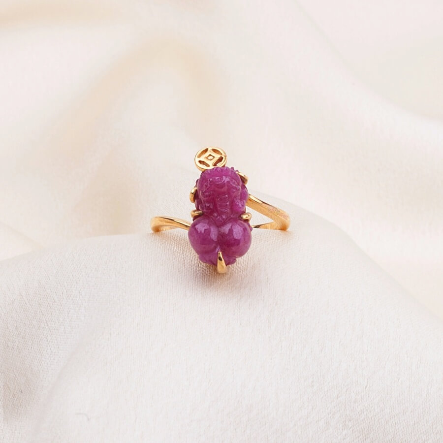 Nhẫn từ đá quý